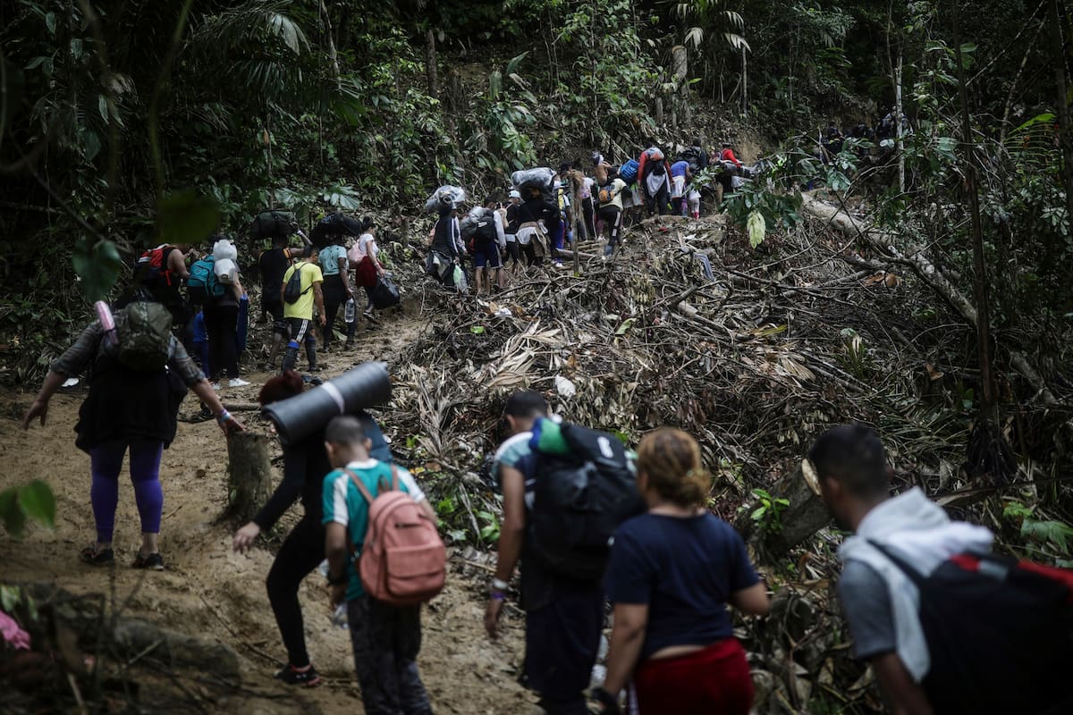 Migrantes sudamericanos cruzan a pie la selva del Darién desde Colombia a Panamá, con la esperanza de llegar a Estados Unidos (Archivo)