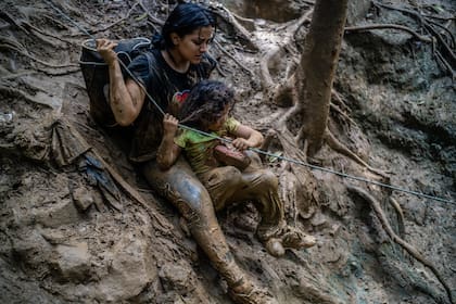 Migrantes venezolanos en el Darién