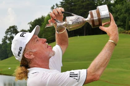 Miguel Ángel Jiménez y una broma con la Claret Jug del Open británico