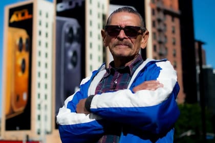 Miguel Ángel Aguilar Saldivar es un pintor mexicano de murales que fue reconocido por el Consulado de México en EE.UU. (Consulado General de México)