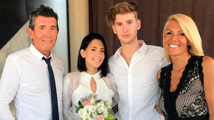 Miguel Ángel Cherutti junto a su mujer, Fabiola Alonso, su hija María Luján y su yerno Tomás.