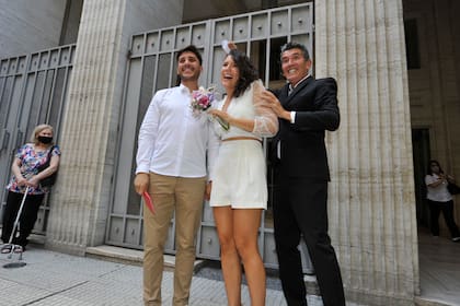 Miguel Ángel Cherutti llegó tarde y emocionado al casamiento de su hija Antonella