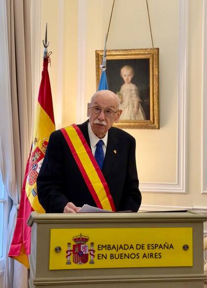 Miguel Ángel De Marco es autor de varios trabajos sobre historia marítima