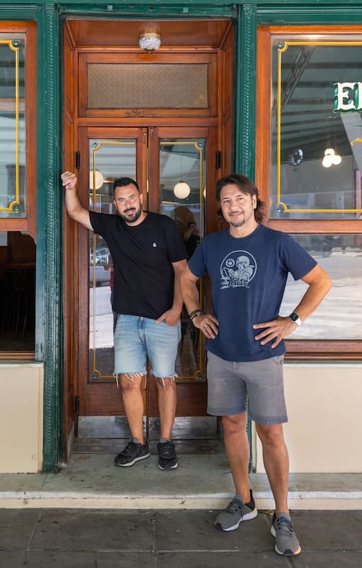 Miguel Ángel Feas y Martín Conte, los emprendedores detrás de la recuperación del bar notable.