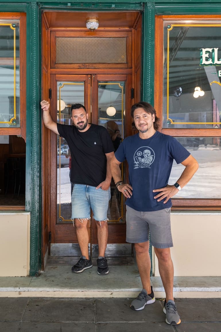 Miguel Ángel Feas y Martín Conte, los emprendedores detrás de la recuperación del bar notable.