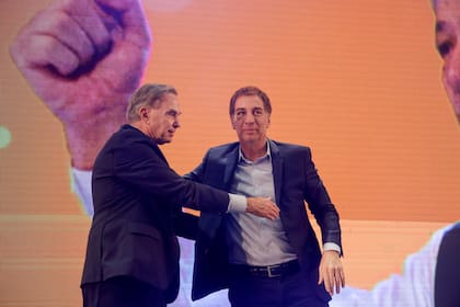 Miguel Ángel Pichetto exhibió el apoyo de Diego Santilli en el acto de lanzamiento