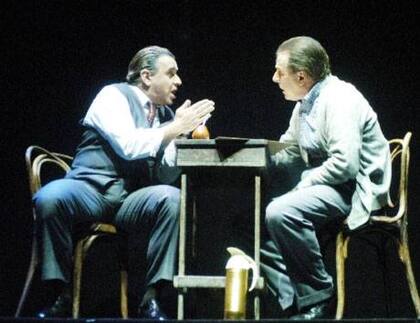 Miguel Angel Rodríguez y Víctor Laplace, dos de los protagonistas de Revista nacional
