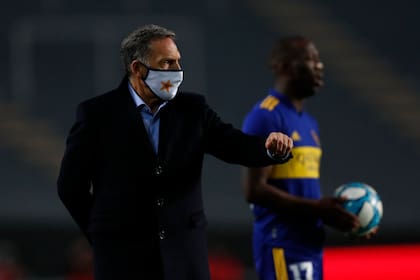 Miguel Angel Russo con Advíncula, uno de los últimos refuerzos