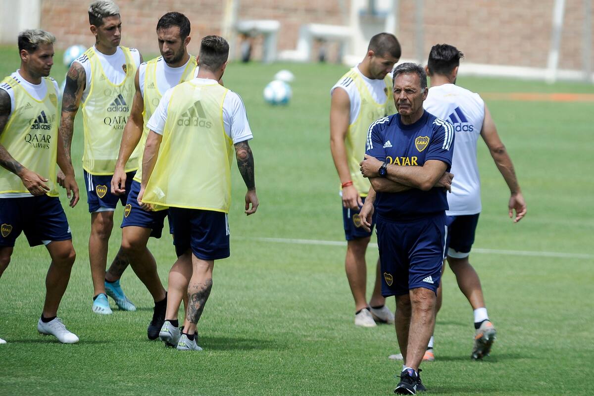 Miguel Angel Russo coordina la primera práctica de Boca en su segundo ciclo