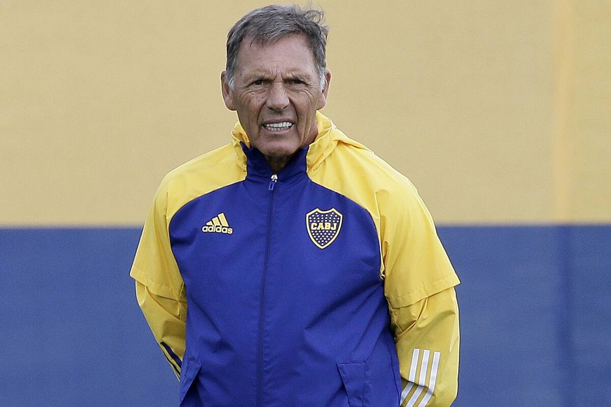 Miguel Angel Russo está en una posición incómoda, pero Riquelme le aseguro que su posición no está en peligro