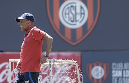 Miguel Ángel Russo no le encuentra la vuelta a un San Lorenzo con problemas institucionales