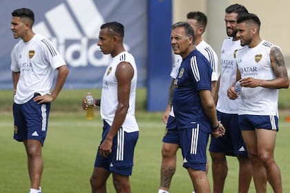 Miguel Ángel Russo puede ser campeón en su apenas octavo partido en Boca.