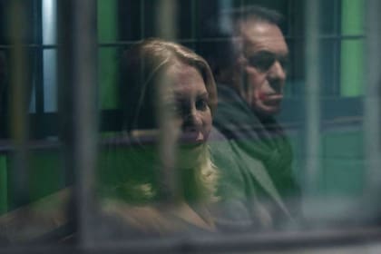 Miguel Ángel Solá, junto a Roth, en una escena del film