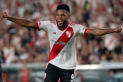 Miguel Borja atraviesa un gran momento en River y, con nueve tantos en nueve jornadas, es el máximo goleador del torneo.