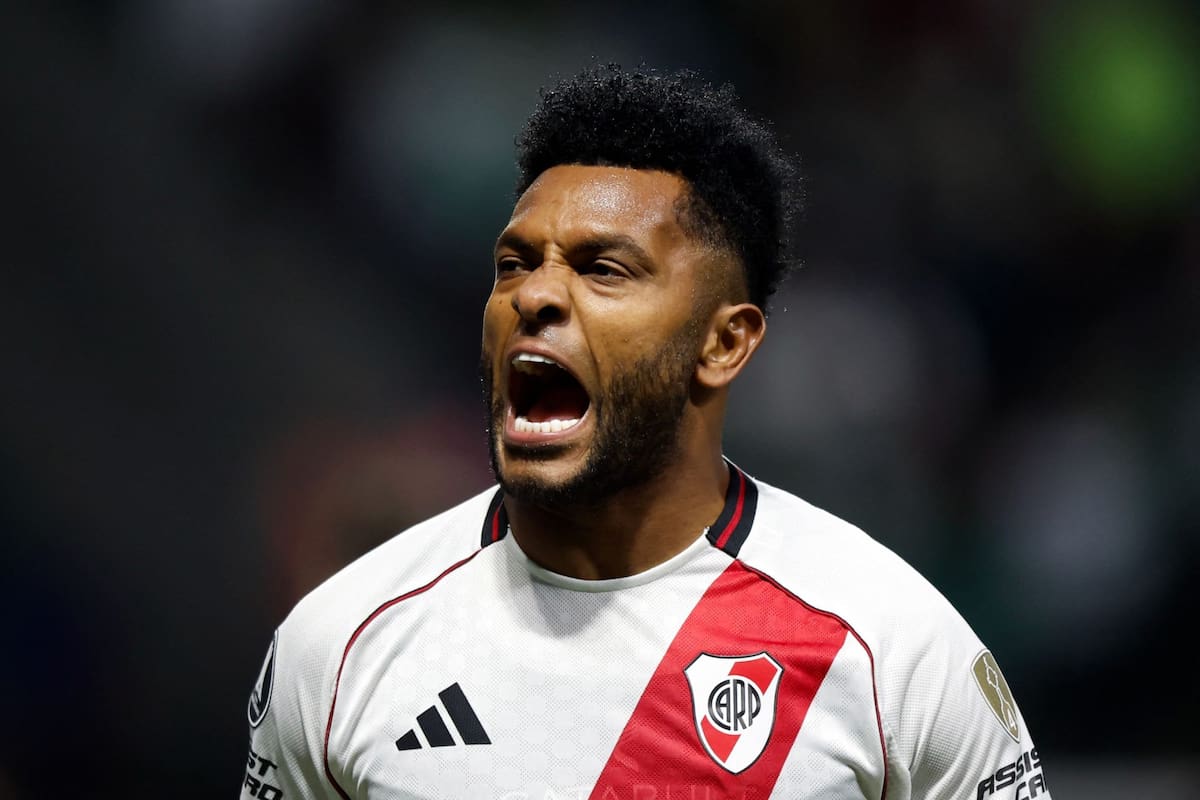 Miguel Borja pelea por un lugar entre los titulars de River para enfrentar a Deportivo Riestra
