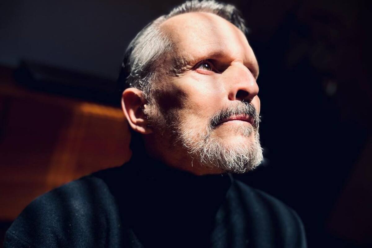 Miguel Bosé contó en sus redes sociales cómo fue el violento asalto que experimentó junto a sus hijos en México