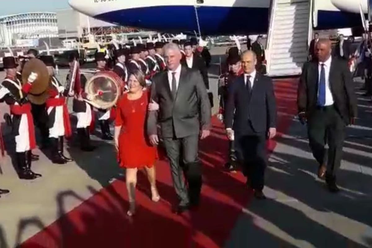 Miguel Díaz-Canel aterrizó en Buenos Aires para asistir a la asunción de Alberto Fernández.