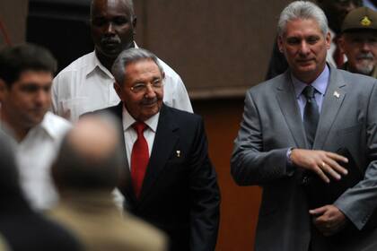 Miguel Díaz-Canel y Raúl Castro