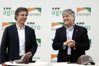Alberto Marina, presidente del directorio de Exponenciar y Miguel Gutierrez, presidente de YPF
