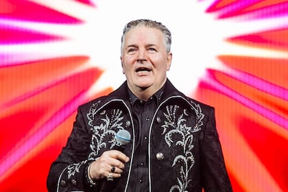 Miguel Mateos sobre el escenario de un Movistar Arena colmado, en la noche del 3 de julio