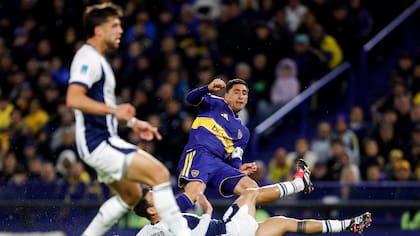 Miguel Merentiel definió cruzado y puso el 1-1 parcial en el partido que Boca juega con Talleres por la fecha 13 del Torneo Clausura, en la Bombonera