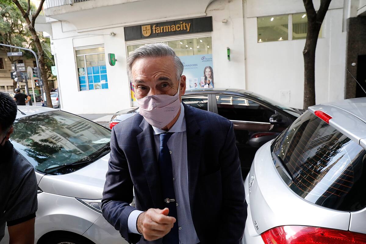 Miguel Pichetto llega a la conferencia de prensa de Juntos por el Cambio