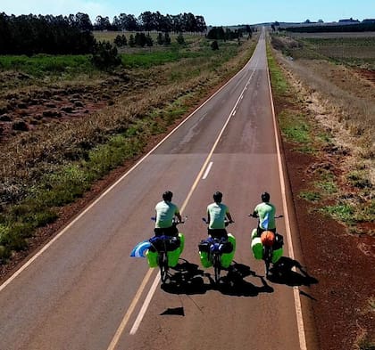 Miguel Silio y sus amigos recorrieron 17 países y 10.000 millas