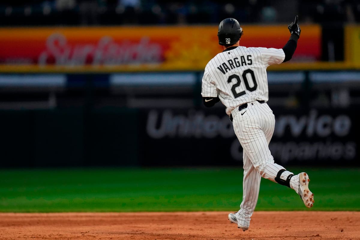 Miguel Vargas conecta dos jonrones y Medias Blancas vencen a Luis Castillo y Marineros por 6-1