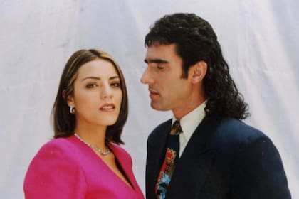 Miguel Varoni junto a Sandra Reyes, protagonistas de Pedro el Escamoso