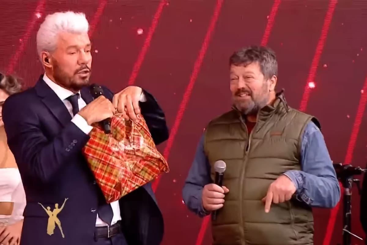 Miguel Vigna le llevó un obsequio a Marcelo Tinelli y lo dejó sin palabras (Captura video)