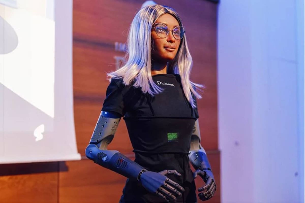 Mika es un robot humanoide impulsado por Inteligencia Artificial que, desde fines de agosto de este año, ocupa una posición en el directorio de la compañía de bebidas Dictador, de Polonia