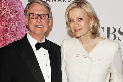 Mike Nichols, junto a su mujer Diane Sawyer, durante un evento en 2012