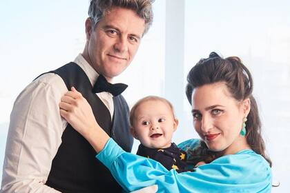 Mike Amigorena junto a su pareja, la cantante Sofía Vitola, y su hija, Miel