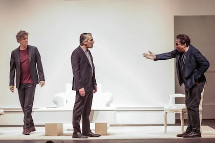 Mike Amigorena, Pablo Echarri y Fernán Mirás, en escena