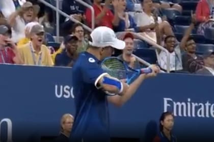 Mike Bryan ensayó un gesto contra un juez de línea por lo que consideró un mal fallo