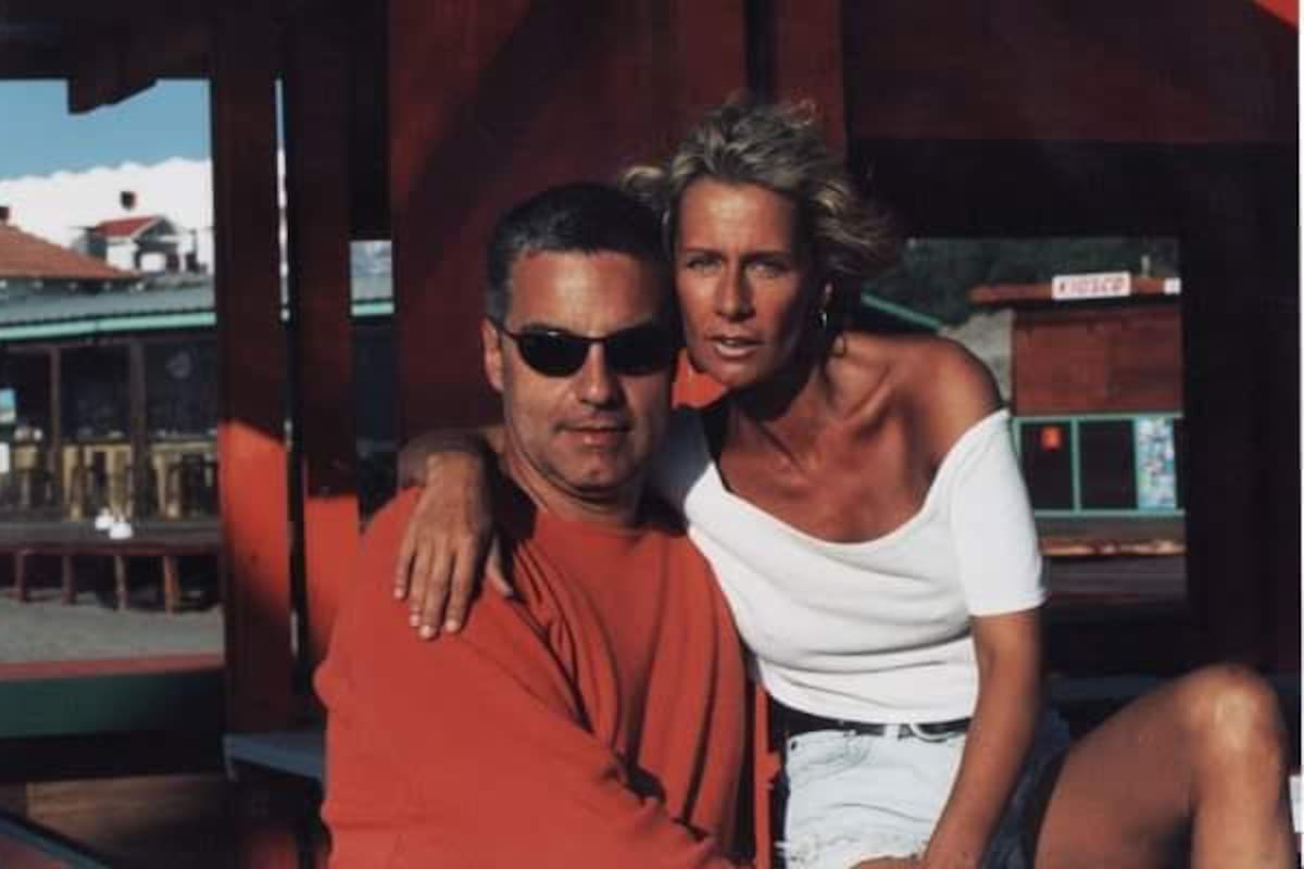 Mike Cameroni junto a María Valenzuela, dorados por el sol del verano de Pinamar