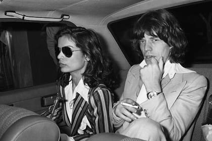 Mike Jagger y Bianca Perez en Roma, en 1971