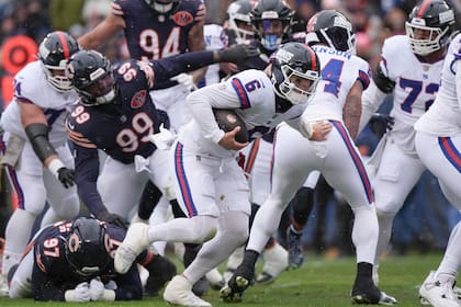 Mike Kafka podría tener que decidir sobre el quarterback tras asumir como coach interino de Giants