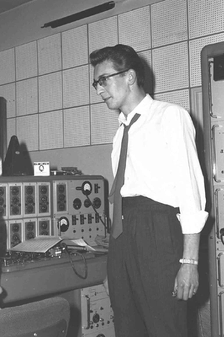 Mike Smith en los estudios Decca, en 1960.