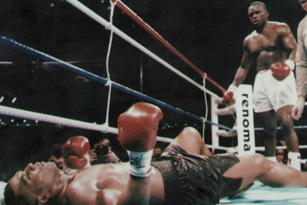 Mike Tyson cae ante Buster Douglas