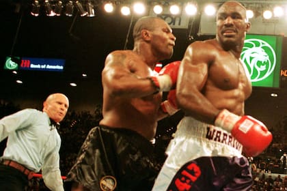 Mike Tyson y Evander Holyfield disputaron dos peleas históricas en Las Vegas, una de ellas, pasó a la historia