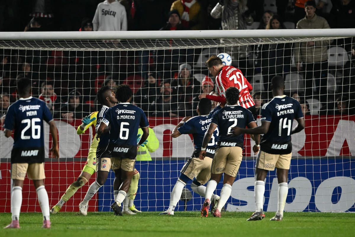 Mikel Amondarain y un cabezazo que vuela a la historia