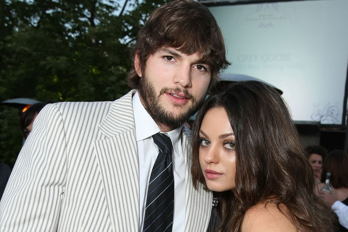 Mila Kunis y Ashton Kutcher y sus hijos, quienes no heredarán la fortuna de sus padres ya que ellos aseguran que van a donar todo su dinero a la beneficencia