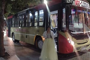 Milagros, en su noche mágica de festejo de 15 junto al colectivo (Foto Facebook Carla Corvalan)