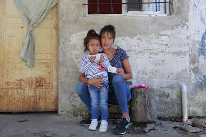 Milagros junto a Cloe, su hija