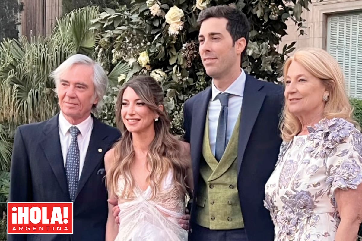 Milagros junto a sus padres Carlos Herminio “Charlie” Blaquier –ex presidente del Grupo Ledesma– y María Taquini Bosch, y su flamante marido.