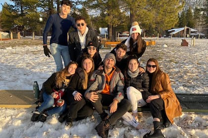 Milagros junto con amigos en Lake Tahoe, en Estados Unidos. El próximo viaje logró costearlo con el dinero ahorrado durante su experiencia anterior