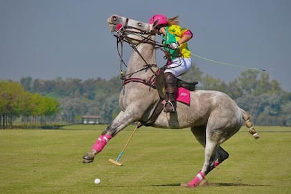 Milagros Sánchez, la primera mujer en jugar el Argentino del Interior con Handicap de polo, en Mendoza