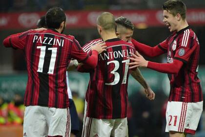 Milan ganó para el respiro de su DT