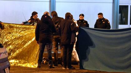 La polícia de Milán interceptó en un control en la calle al joven tunecino de 24 años sospechado de haber atentado contra el mercado de Navidad de Berlín el lunes último